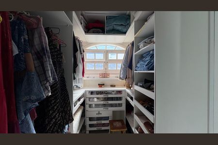 Casa de condomínio para alugar com 1932m², 5 quartos e 12 vagasCloset da suíte 2