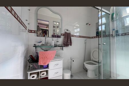 Casa de condomínio para alugar com 1932m², 5 quartos e 12 vagasBanheiro da Suíte 1