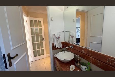 Casa de condomínio para alugar com 1932m², 5 quartos e 12 vagasBanheiro da Sala de Jantar
