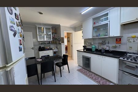 Casa de condomínio para alugar com 1932m², 5 quartos e 12 vagasCozinha