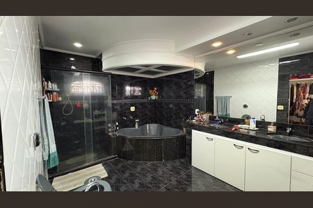 Casa de condomínio para alugar com 1932m², 5 quartos e 12 vagasBanheiro da Suíte 3