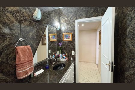 Casa de condomínio para alugar com 1932m², 5 quartos e 12 vagasBanheiro Corredor