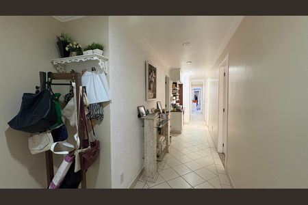 Casa de condomínio para alugar com 1932m², 5 quartos e 12 vagasCorredor