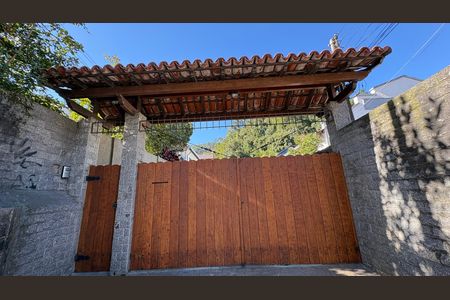 Casa de condomínio para alugar com 1932m², 5 quartos e 12 vagasPortão