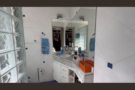 Casa de condomínio para alugar com 1932m², 5 quartos e 12 vagasBanheiro da Suíte 2