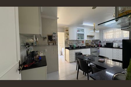 Casa de condomínio para alugar com 1932m², 5 quartos e 12 vagasCozinha