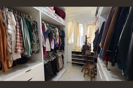 Casa de condomínio para alugar com 1932m², 5 quartos e 12 vagasCloset da suíte 3