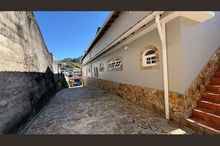 Quintal de casa de condomínio para alugar com 5 quartos, 1932m² em Mosela, Petrópolis