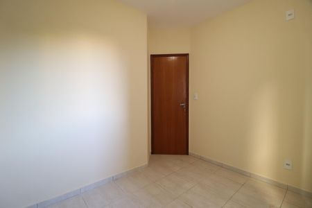 Quarto 1 de apartamento para alugar com 2 quartos, 55m² em Santa Mônica, Uberlândia