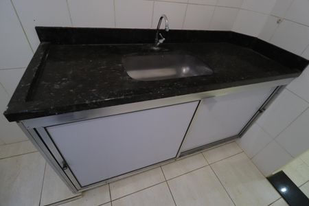Cozinha de apartamento para alugar com 2 quartos, 55m² em Santa Mônica, Uberlândia