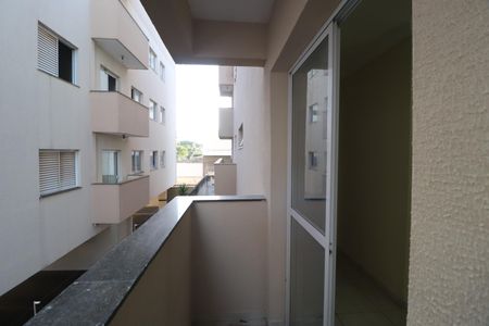 Sacada da Sala de apartamento para alugar com 2 quartos, 55m² em Santa Mônica, Uberlândia