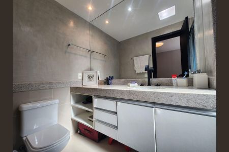 Apartamento para alugar com 154m², 4 quartos e 3 vagas Apartamento para alugar com 154m², 4 quartos e 3 vagasBanheiro da Suíte