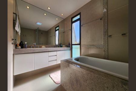 Apartamento para alugar com 154m², 4 quartos e 3 vagas Apartamento para alugar com 154m², 4 quartos e 3 vagasBanheiro da Suíte