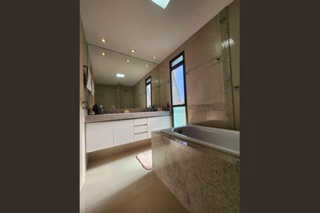 Apartamento para alugar com 154m², 4 quartos e 3 vagas Apartamento para alugar com 154m², 4 quartos e 3 vagasBanheiro da Suíte