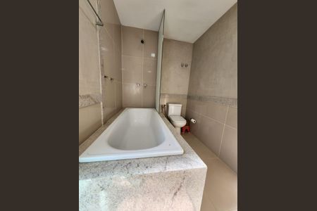 Apartamento para alugar com 154m², 4 quartos e 3 vagas Apartamento para alugar com 154m², 4 quartos e 3 vagasBanheiro da Suíte