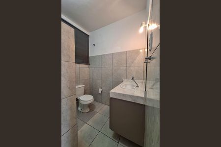 Banheiro de casa para alugar com 2 quartos, 96m² em Santa Rosa, Niterói