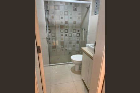 Banheiro de apartamento para alugar com 2 quartos, 63m² em Pinheirinho, Curitiba