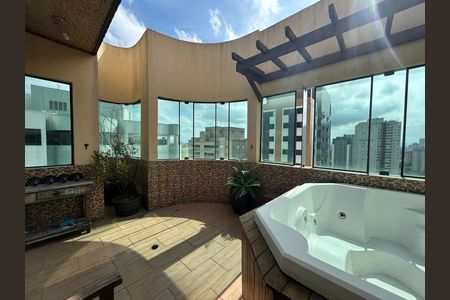 Apartamento para alugar com 3 quartos, 180m² em Vila Bertioga, São Paulo