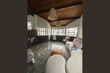 Sala de casa de condomínio à venda com 4 quartos, 377m² em Badu, Niterói