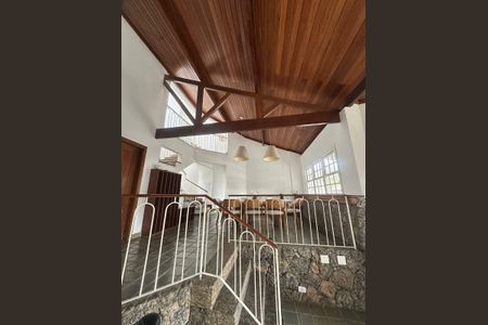Sala de casa de condomínio à venda com 4 quartos, 377m² em Badu, Niterói
