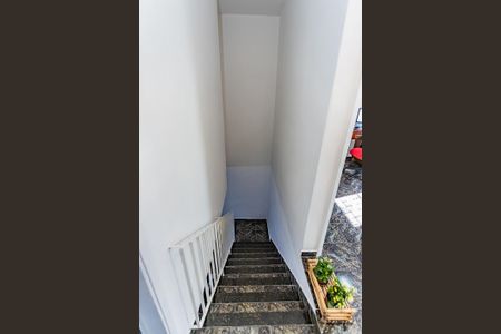 Escada de casa à venda com 2 quartos, 69m² em Jardim Santo Elias, São Paulo