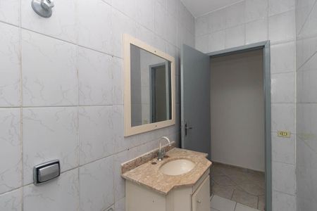 Banheiro de casa para alugar com 2 quartos, 60m² em Parque Edu Chaves, São Paulo