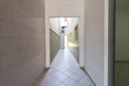 Corredor externo de casa para alugar com 2 quartos, 60m² em Parque Edu Chaves, São Paulo