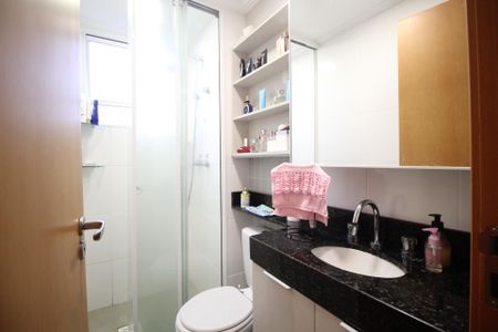 Banheiro da Suíte 1 de apartamento para alugar com 2 quartos, 53m² em Jardim Carvalho, Porto Alegre