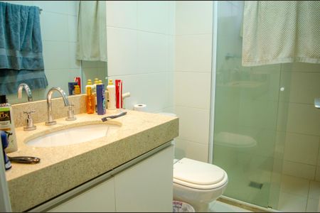 Banheiro de apartamento à venda com 1 quarto, 59m² em Jardim Goiás, Goiânia