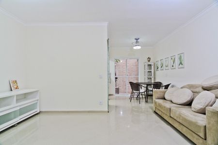 Casa de Condomínio para alugar com 3 quartos, 200m² em Vila Romero, São Paulo