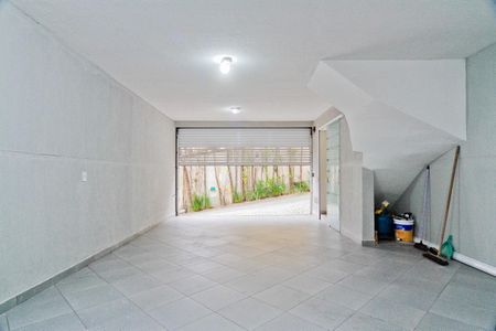 Garagem de casa de condomínio para alugar com 3 quartos, 200m² em Vila Romero, São Paulo
