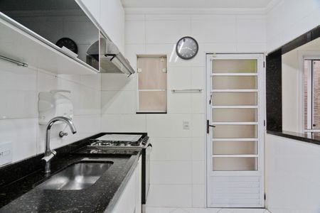 Cozinha de casa de condomínio para alugar com 3 quartos, 200m² em Vila Romero, São Paulo