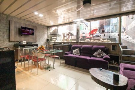Casa para alugar com 200m², 4 quartos e 2 vagasSala de TV