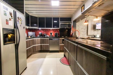 Casa para alugar com 200m², 4 quartos e 2 vagasCozinha - Armários