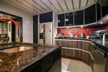 Casa para alugar com 200m², 4 quartos e 2 vagasCozinha - Armários