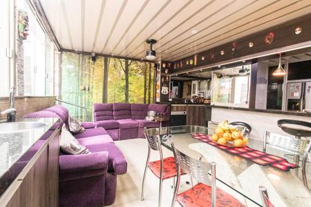 Casa para alugar com 200m², 4 quartos e 2 vagasSala de TV