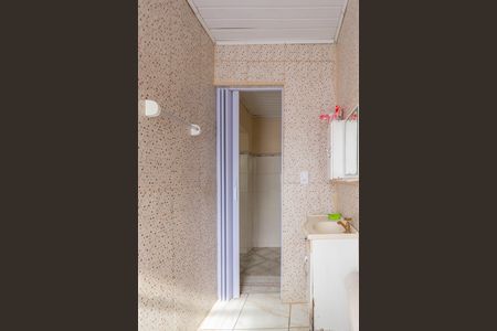 Banheiro de casa à venda com 2 quartos, 280m² em Vila Serralheiro, São Paulo