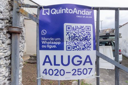 Fachada de casa à venda com 2 quartos, 280m² em Vila Serralheiro, São Paulo