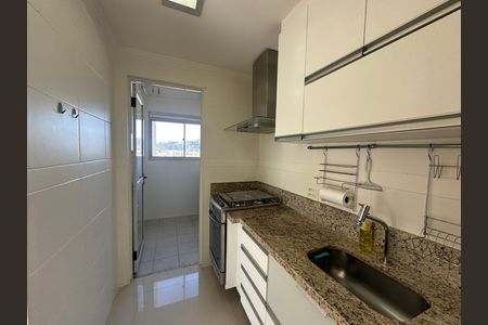 Cozinha de apartamento para alugar com 2 quartos, 72m² em Tamboré, Barueri