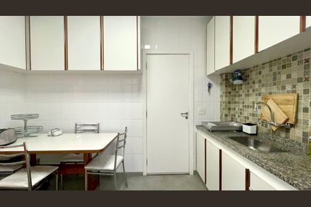 Apartamento para alugar com 121m², 2 quartos e 1 vaga Apartamento para alugar com 121m², 2 quartos e 1 vagaCozinha