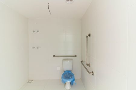 Banheiro de kitnet/studio à venda com 1 quarto, 27m² em Vila Romana, São Paulo