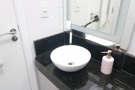 Apartamento à venda com 106m², 2 quartos e 1 vaga Apartamento à venda com 106m², 2 quartos e 1 vagaBanheiro da Suíte