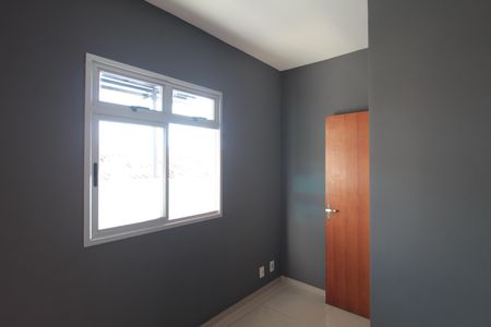 Apartamento para alugar com 2 quartos, 100m² em Piratininga, Belo Horizonte