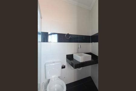Banheiro Social 1 de apartamento para alugar com 2 quartos, 100m² em Piratininga, Belo Horizonte