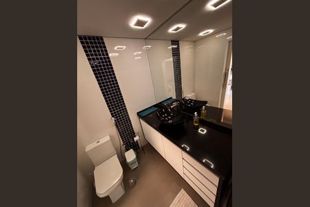 Banheiro de apartamento à venda com 1 quarto, 55m² em Alphaville, Barueri