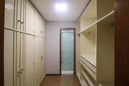 Apartamento para alugar com 166m², 3 quartos e 2 vagasCloset da suíte