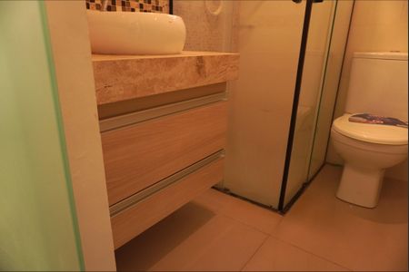 Casa de condomínio para alugar com 65m², 3 quartos e 3 vagas Casa de condomínio para alugar com 65m², 3 quartos e 3 vagasBanheiro da Suíte