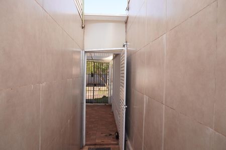 Casa de condomínio para alugar com 65m², 3 quartos e 3 vagasCorredor Quintal - Garagem