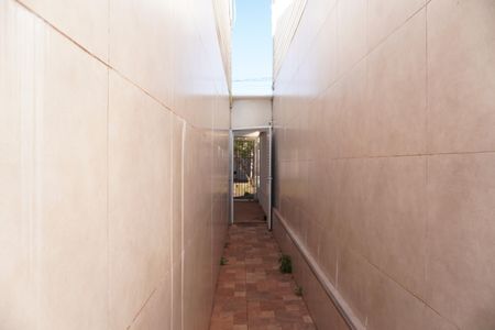 Casa de condomínio para alugar com 65m², 3 quartos e 3 vagasCorredor Quintal - Garagem
