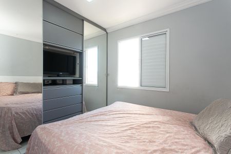 Quarto 1 de apartamento à venda com 2 quartos, 46m² em Vila Carmosina, São Paulo